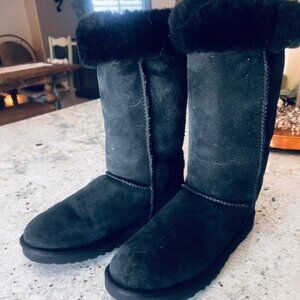 Like New Black Classic Tall UGG Boots ~ Womens size 8